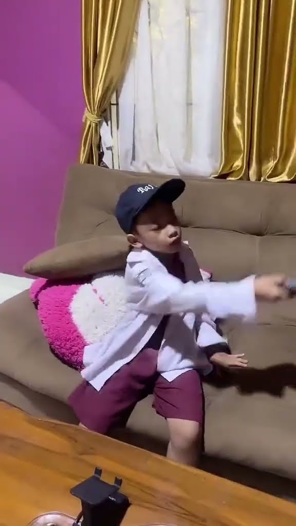 Vidio kocak dan gokil @nyaikembang1nyaikembang1 /kalian sayang orang tua jg gk?