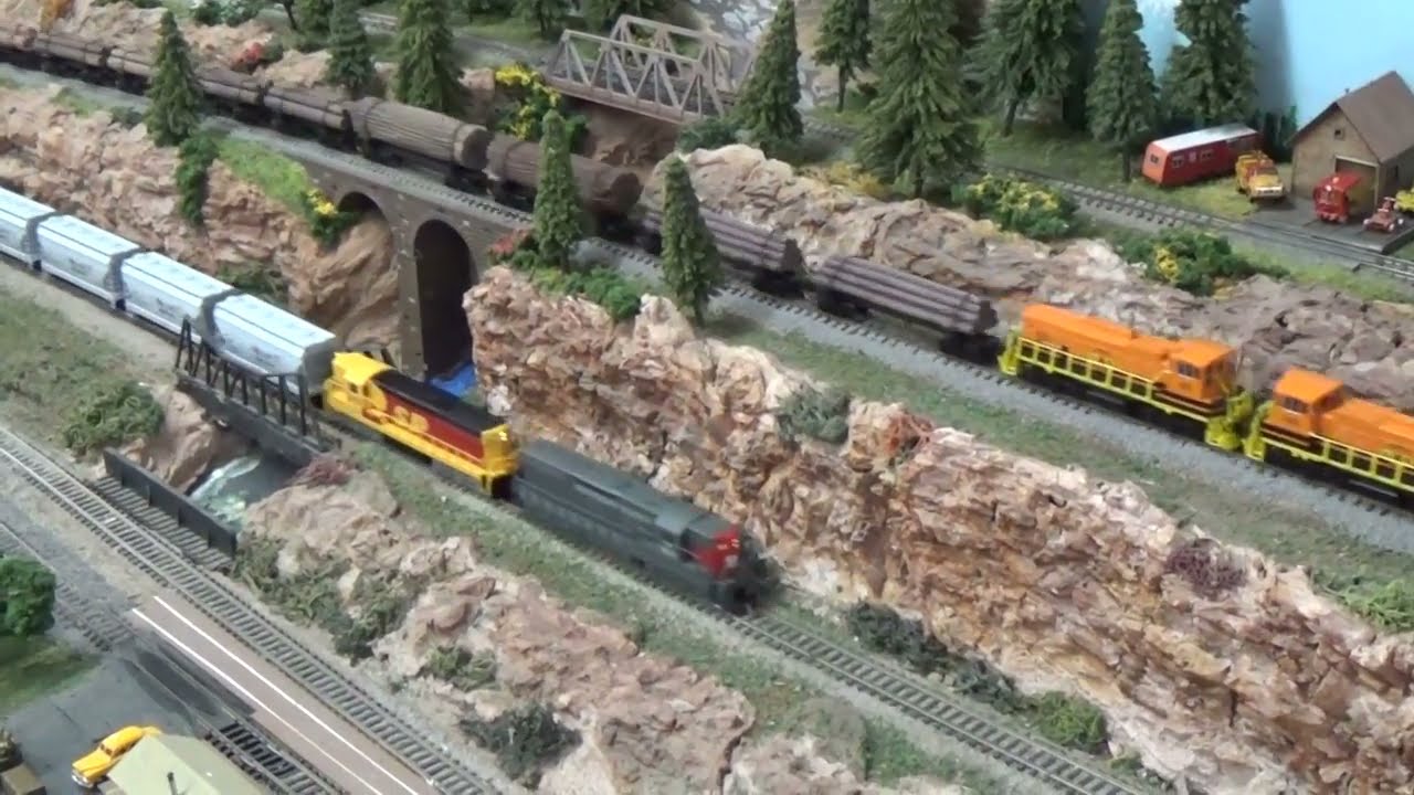 KILLER HO SCALE LAYOUT DCC MOUNTAIN &amp; BRIDGES MODEL TRAINS - YouTube