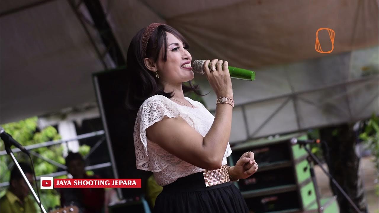 Yalangoch Stefani Lazy fotosurati