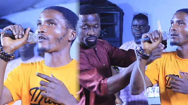 TALENTED MAN SING TO EMBRACE SULE ALOA MALAIKA ON STAGE AS HE SPARY HIM MONEY