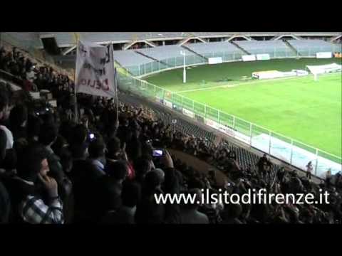 Firenze, 8 novembre 2011: Delio Rossi Ã¨ il nuovo allenatore della ACF Fiorentina - La presentazione davanti a un migliaio di tifosi Viola accorsi al Franchi.