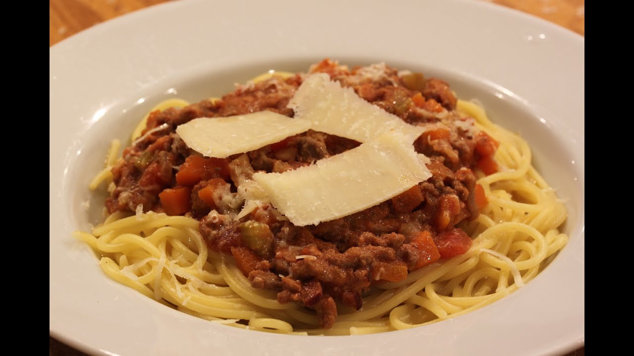 Authentic Spaghetti bolognese recipe – ragu alla bolognese - YouTube