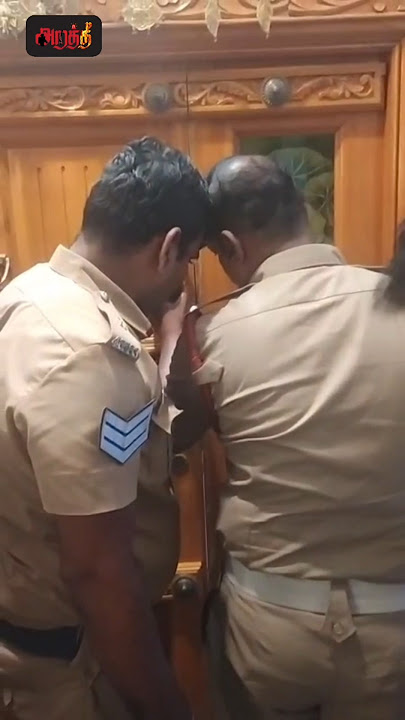 விளையாட்டக கதவை உள்பக்கமாக தாழிட்ட சிறுமி