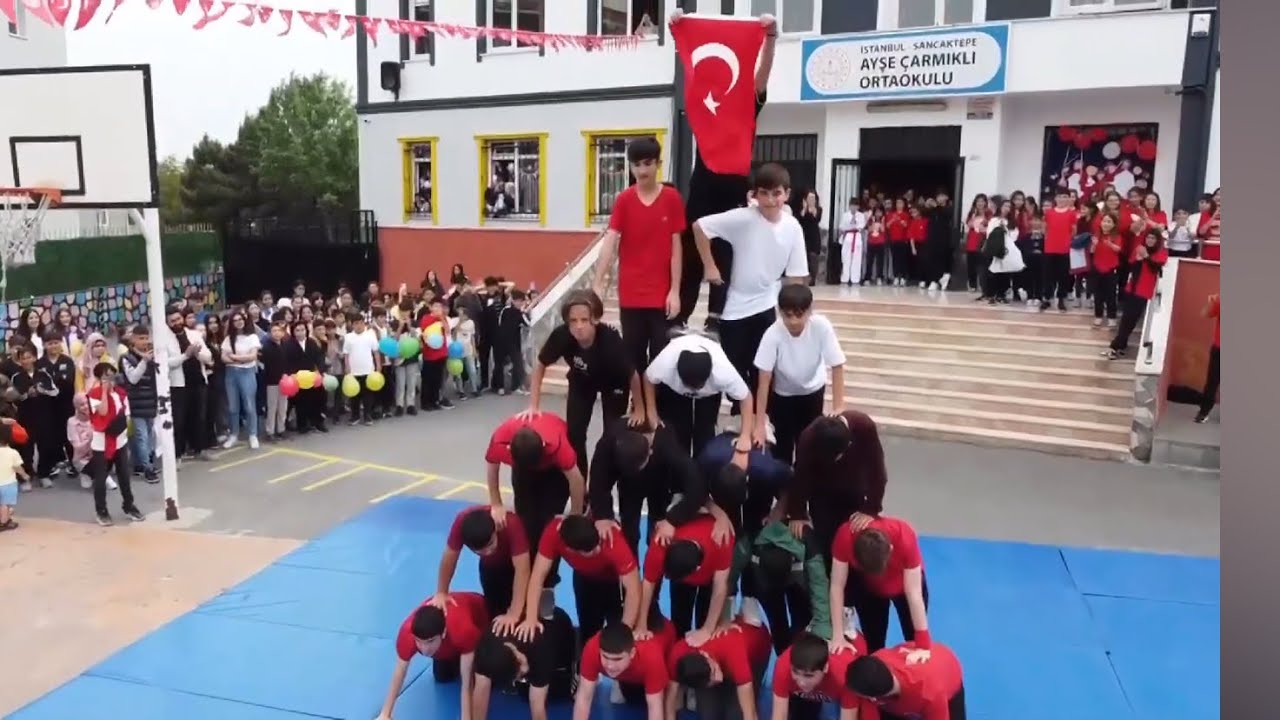 23 Nisan Kule Gösterisi - AYŞE ÇARMIKLI ORTAOKULU 2024