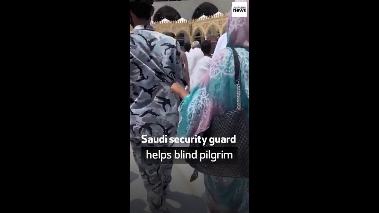 Saudi security guard helps blind pilgrim circumambulate Kaaba during Hajj