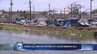 Honolulu mayor vetoes sit-lie ban expansion