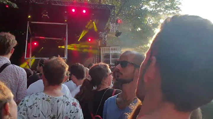 Wasser mit Geschmack Techno Open Air Festival Stel...