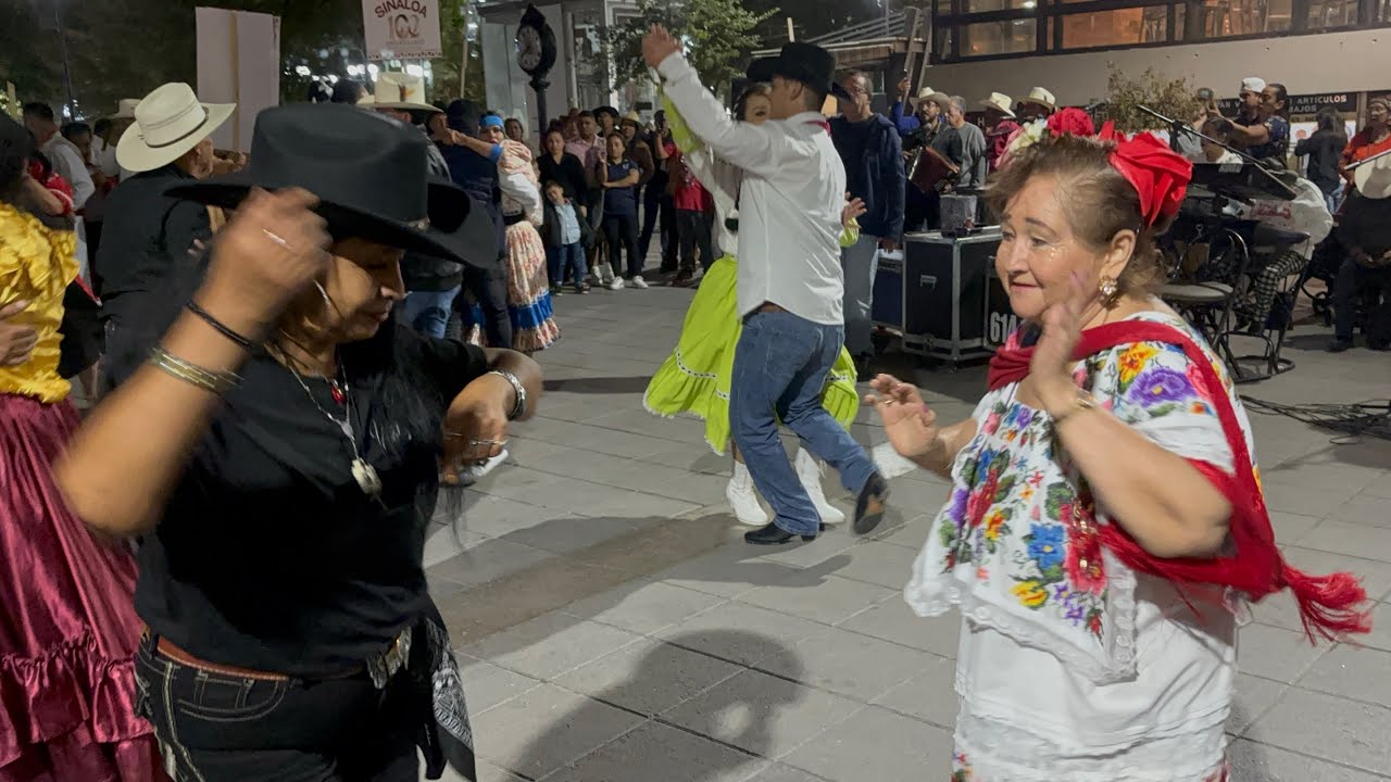 ESTADOS DE TODO EL PAÍS BAILANDO EN PLAZA DE ARMAS!!💃🏻🕺🏻🇲🇽 | Pedro García Official 🤩