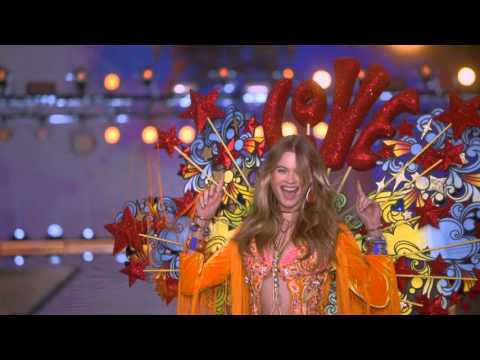 TNT | Carol Ribeiro no Victoria's Secret Fashion Show