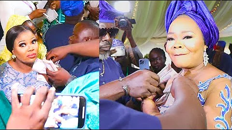 How They Rained Money On Bimbo Oshin & Seyi Edun At Her Twins’ Naming Ceremony.