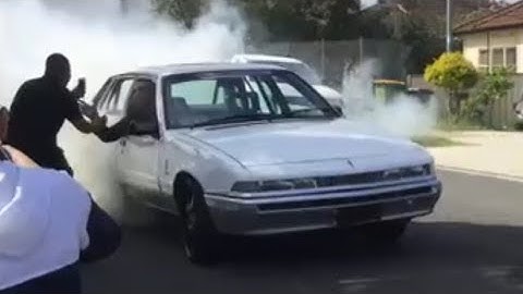 Holden VL Calais does Massive Burnout at Wedding