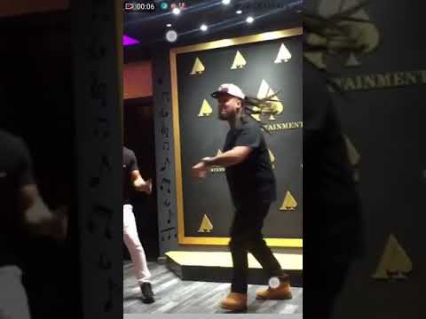Polaco bailando y