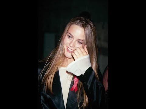 Video: Si Alicia Silverstone Ay Nahihirapang Makipaghiwalay