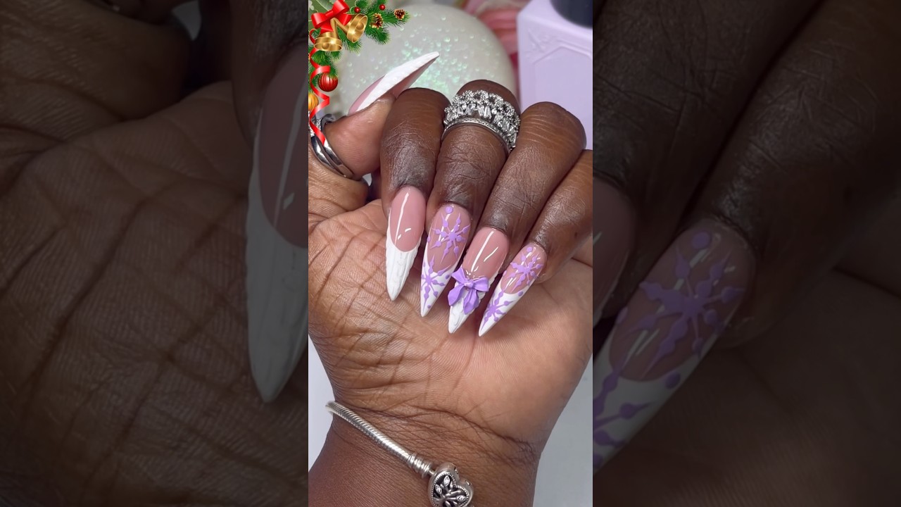 Уютный рождественский маникюр в лавандово-белых тонах ❄️ #nailinspo2025