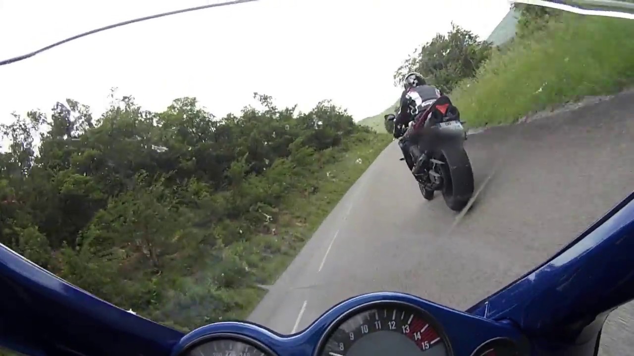 Yamaha thundercat vs R1