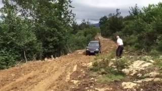 Range Rover L322 vs muddy mountain