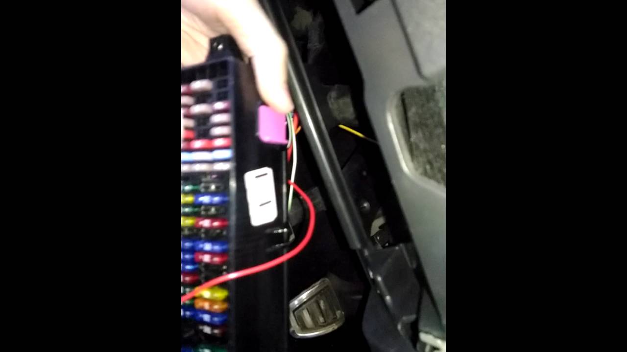 Как вставить пин в блок предохранителей под mini предохранитель Как вставить пин в блок предохранителей под mini предохранитель