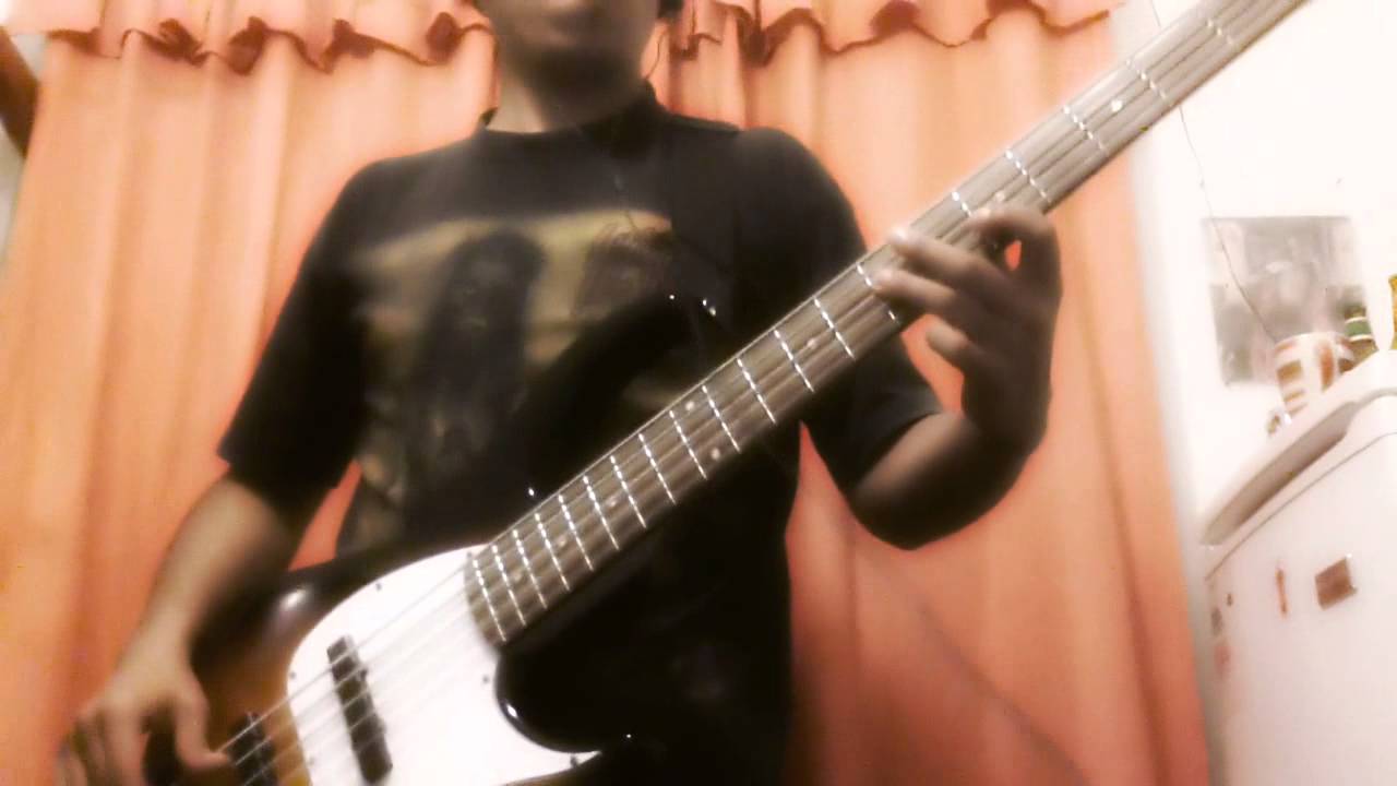 Helloween- Reptile- bass cover - YouTube