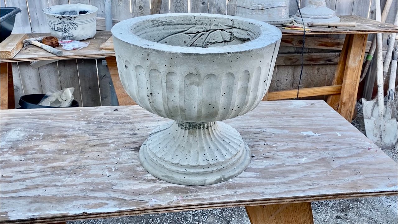 COMO HACER MACETA DE CONCRETO FACIL.     how to make concrete pot in minutes.
