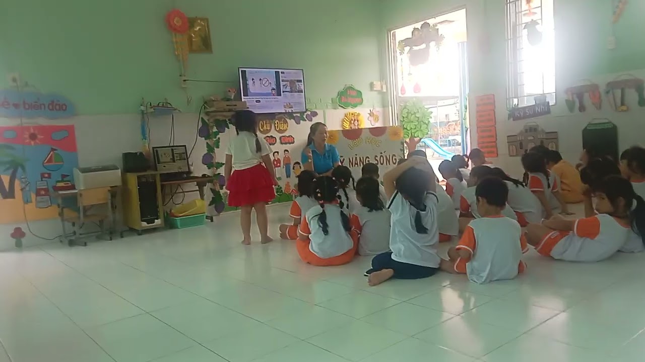 PTTC- KNXH: Dạy trẻ không đi theo, không nhận quà người lạ. Đối tượng: 5- 6 tuổi