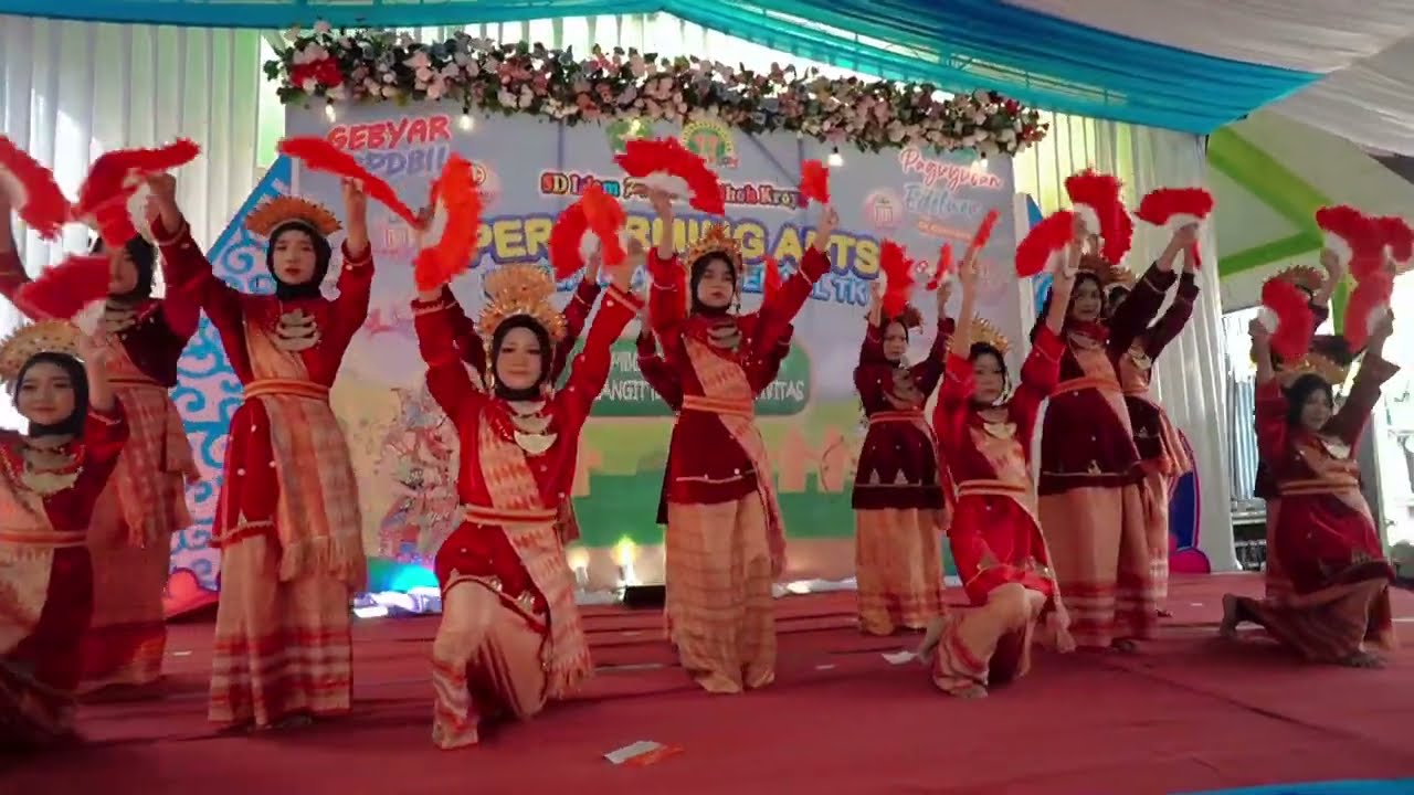 Kelas 6B - Tari Tombak dan Tari Nirmala