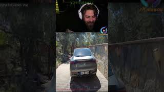 Elraenn - Noluyo Yanın Yeni Arabalarının Dışına Bakıyor