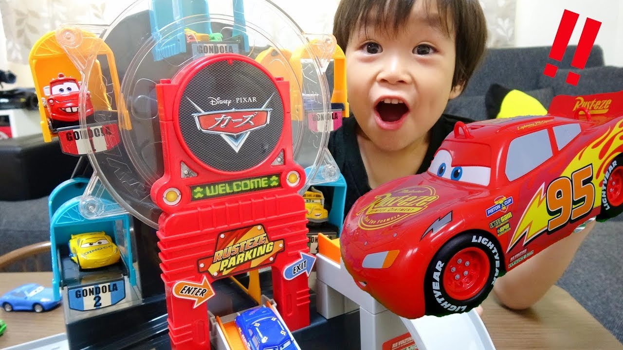 トミカのおもちゃで遊ぼう！ディズニー カーズ トミカ ビッグ回転パーキング ！ レオスマイル