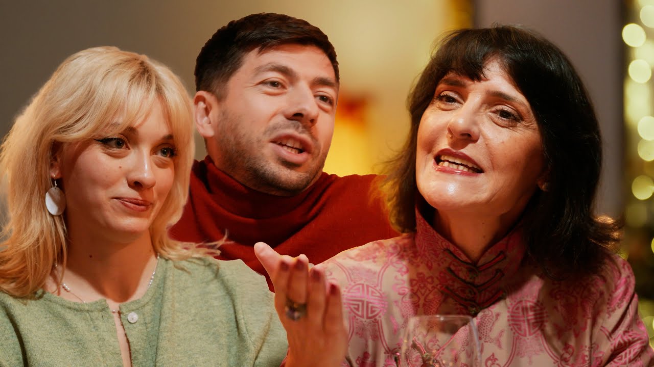 Mama îmi cunoaște noua iubită