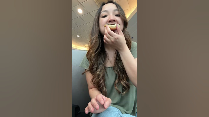 Reviewing food at the Delta Skyclub lounge #flying #travel #foodreview #delta #travel #foodie #food