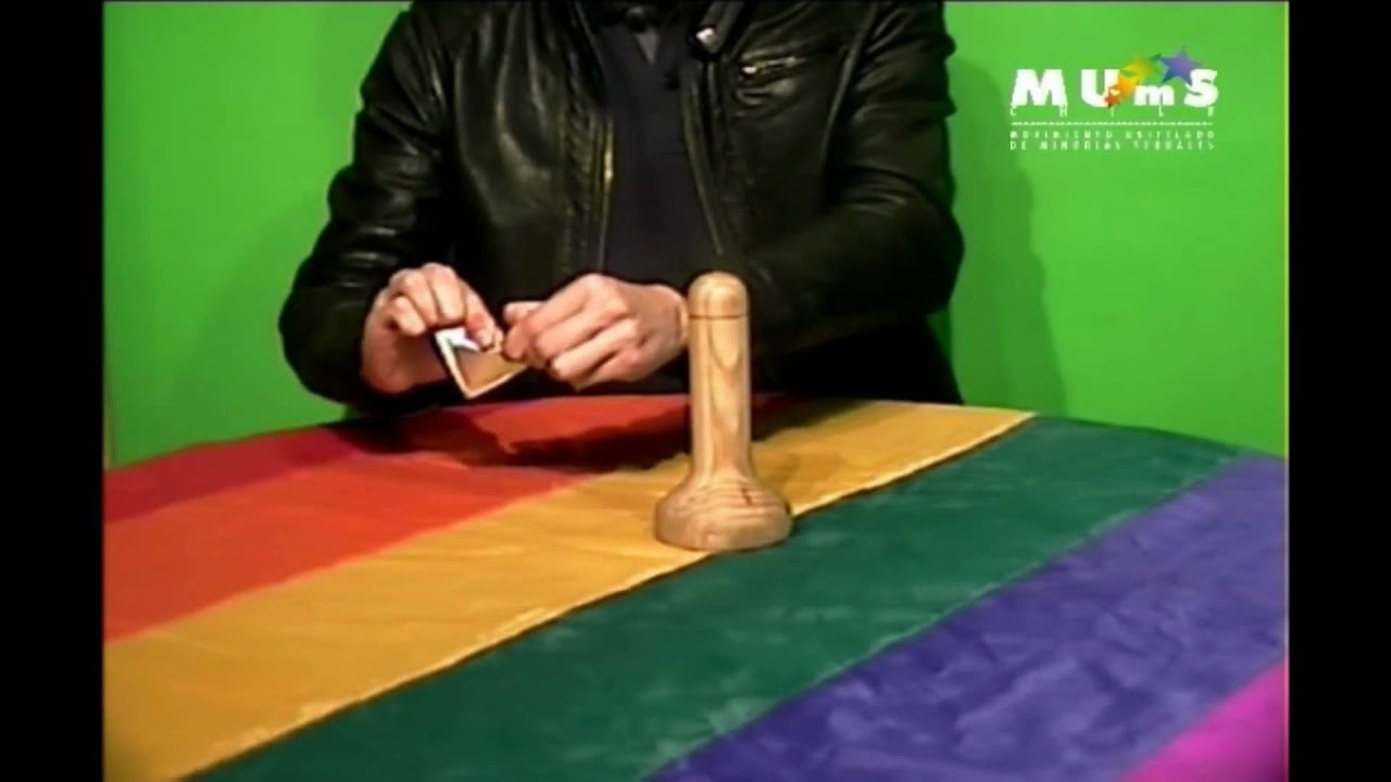 Las máscaras a la persona por la mañana