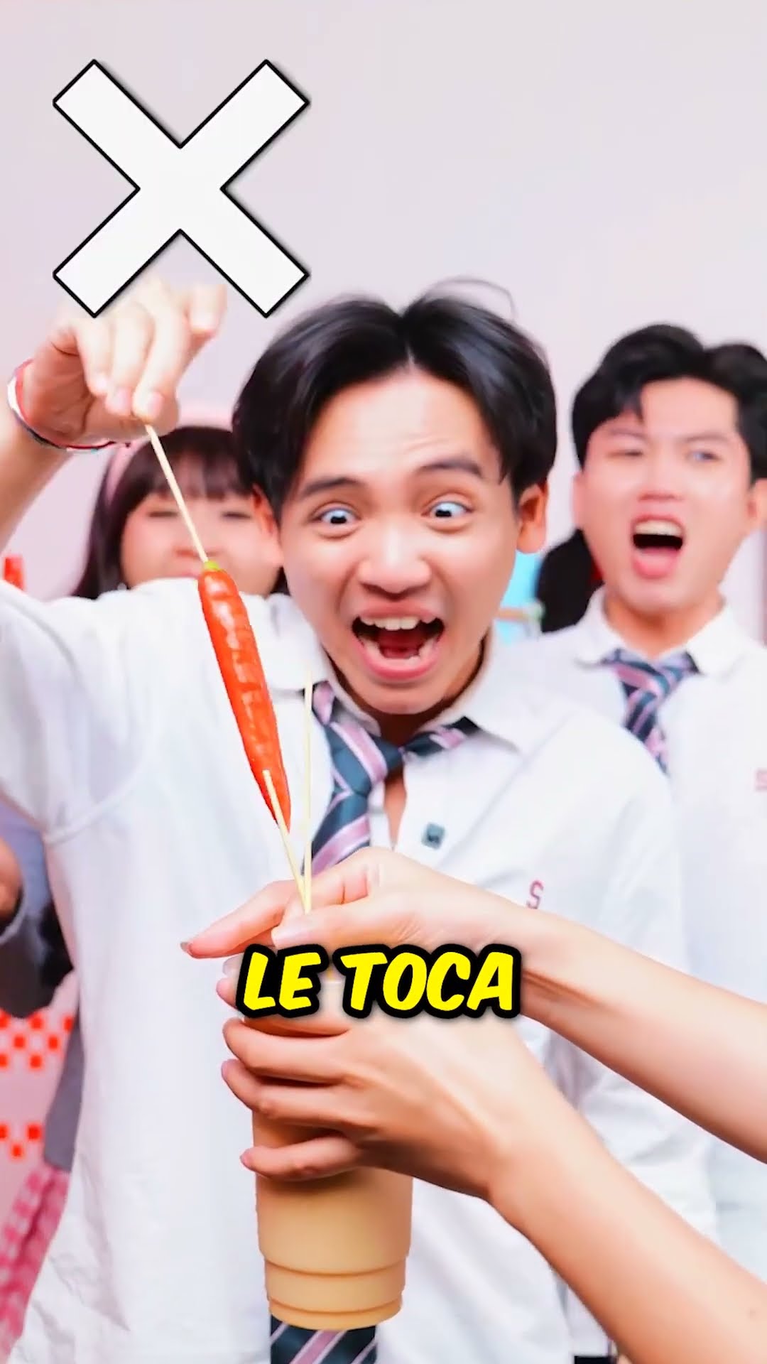 ¡Ella intenta ganar el desafío del chile picante! ?...