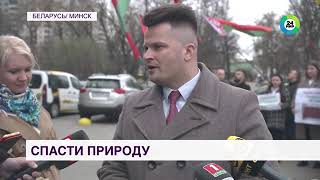 Польша на границе с Белоруссией строит пограничный колючий забор.