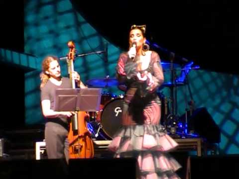 Erika Leiva canta "Torre de arena" en Arjonilla (J...
