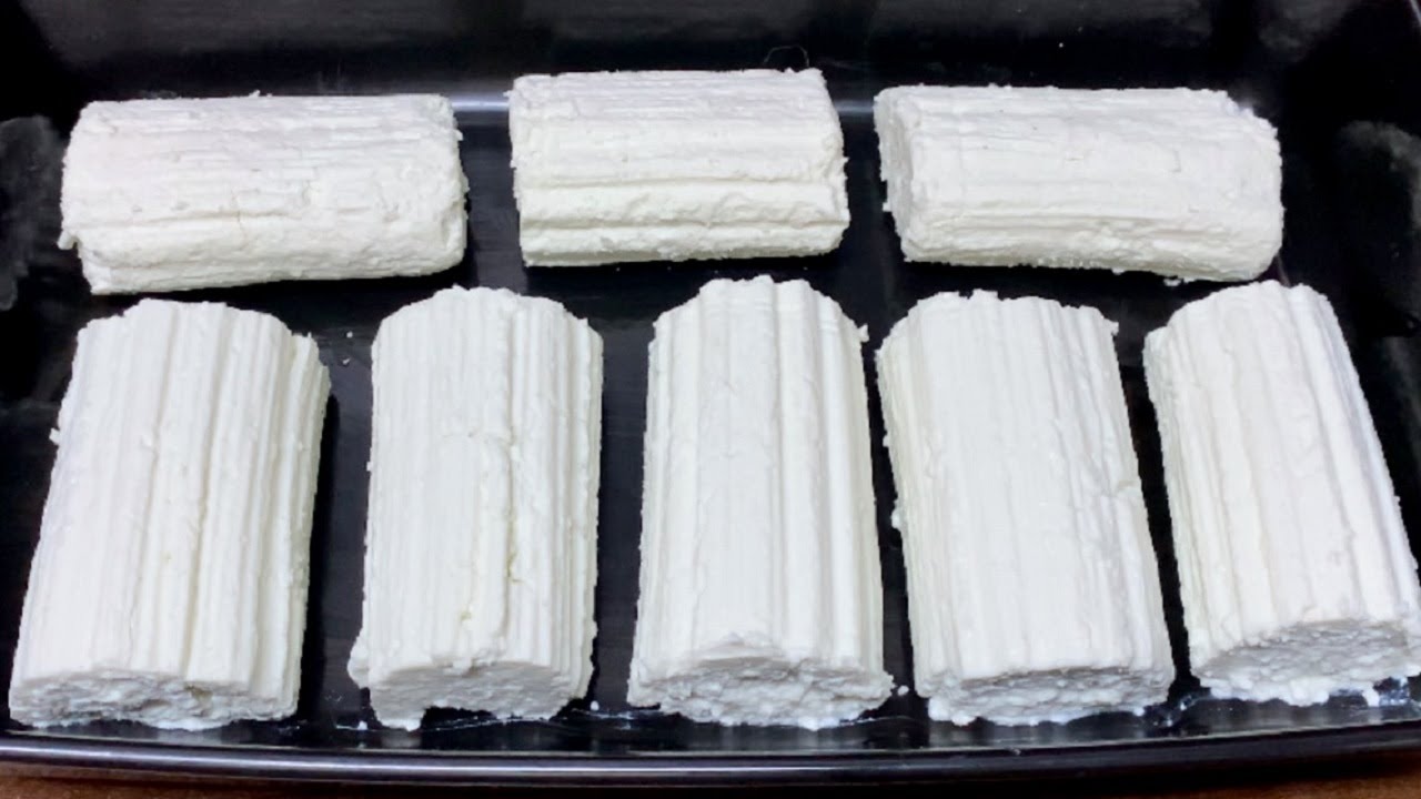 عملت الجبنة القريش والزبدة والقشطة من اللبن الحليب ومن غير منفحه ومليت البيت خير الشيف هناء فهمي