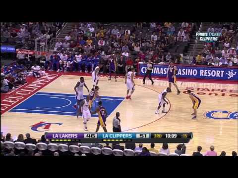 steve-nash-assist-to-robert-sacre-for-the-dunk