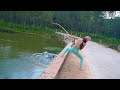 Hook fishing fishing village girl fishing big black carp