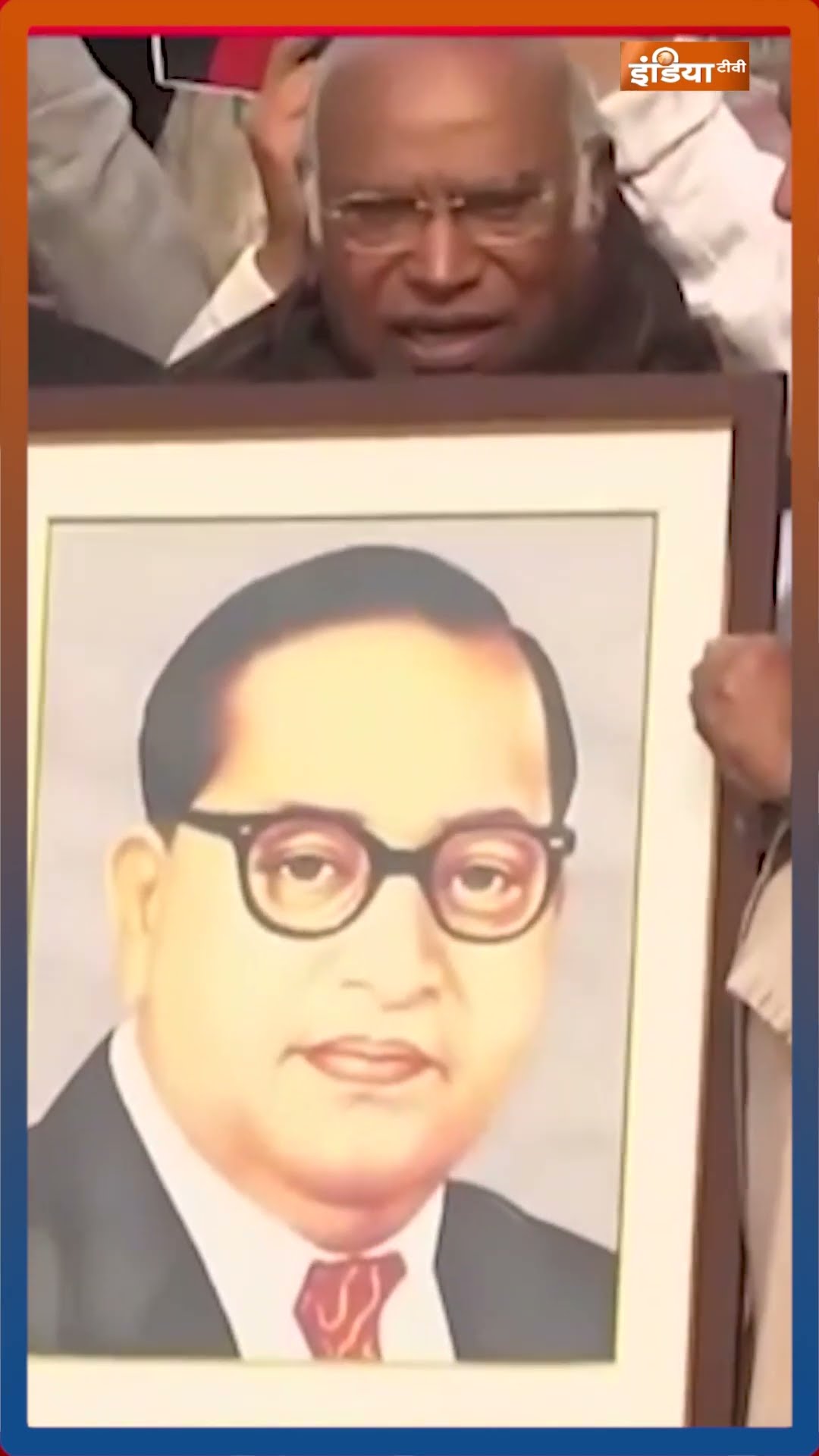 अमित शाह के बयान पर #babasahebambedkar के पोस्टर लेकर संसद पहुंचे #rahulgandhi और #priyankagandhi