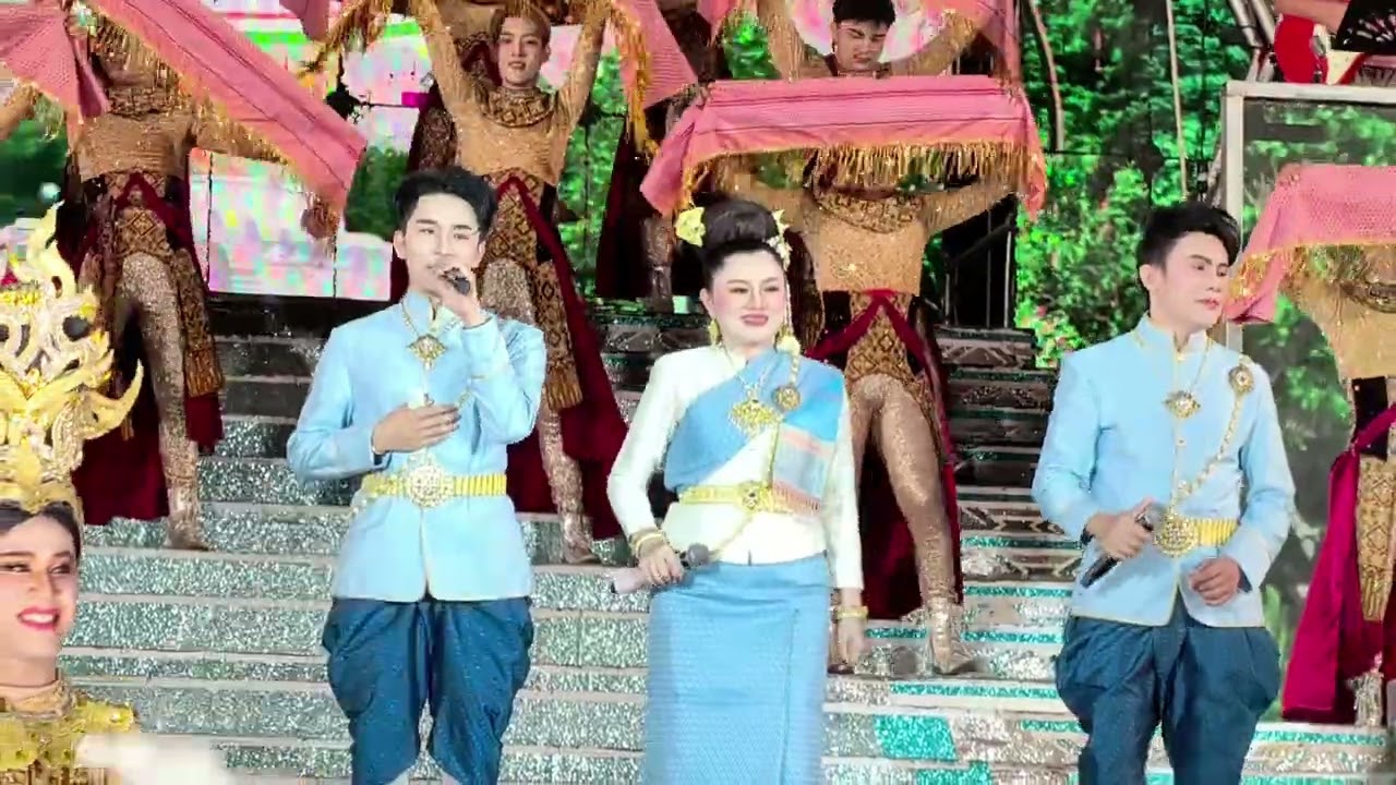 งานแสดงที่ตลาดรวยทรัพย์ #สาวน้อยเพชรบ้านแพง #อุ๋งอิ๋งเพชรบ้านแพง