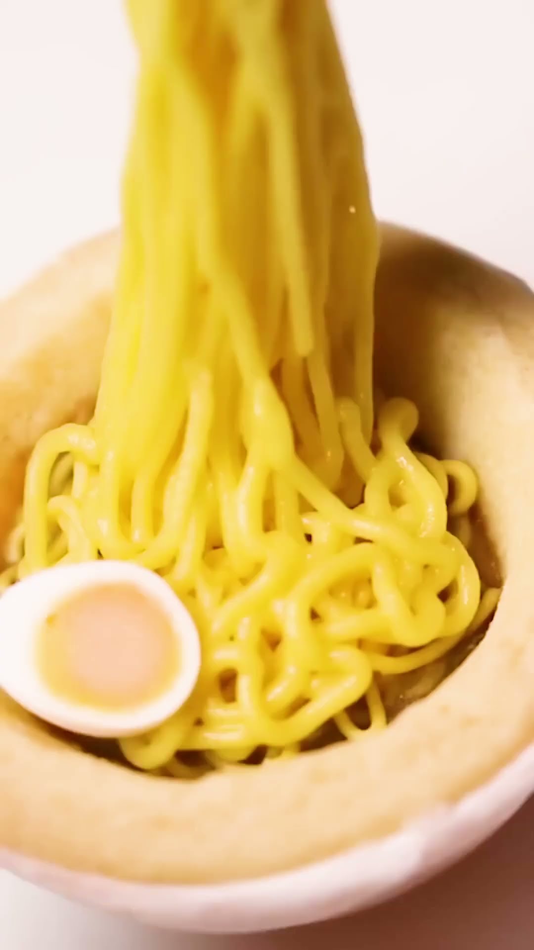 the details in this ramen cookie by japanese creator @kyurisososo #cookiedecorating #ramen #satisfy