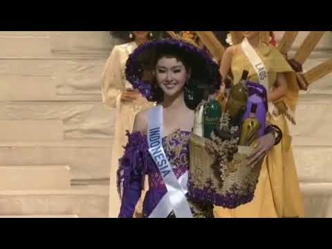 Kevin Liliana dalam balutan baju 'Mbok Jamu' National Costume di Final Miss International 2017