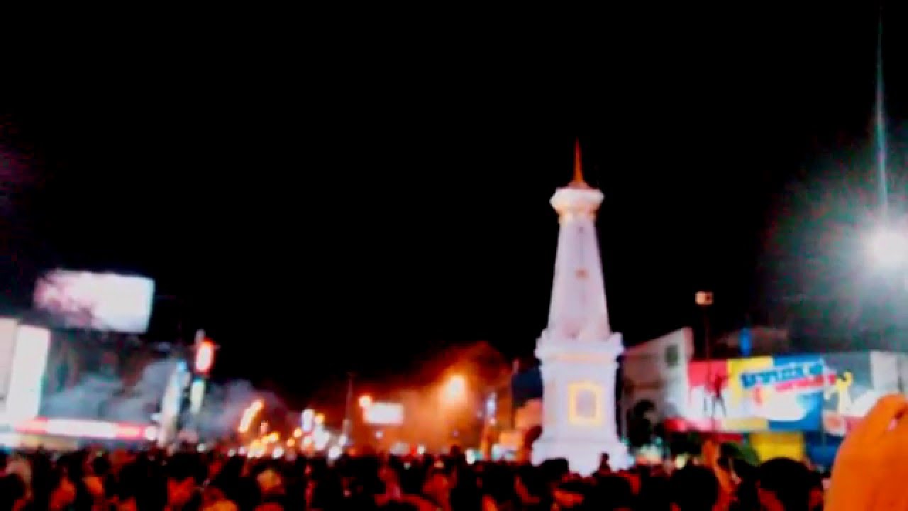 Suasana Malam Tahun Baru 2016 At Tugu Jogja YouTube