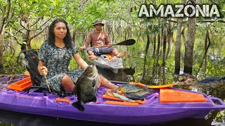 Pescamos Na Selva Alagada, Muitos Peixes E Animais Selvagens Na Amazônia