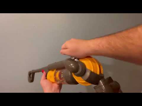 Reloading Kids Dyson vacuum in first person vs third