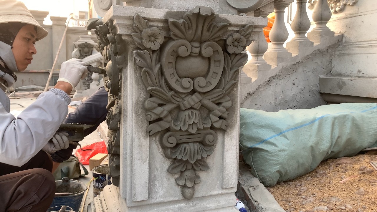 How craftsmen create high-quality cement relief sculptures.