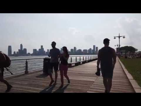 Video: Manhattan Får En Strand Vid Hudson River