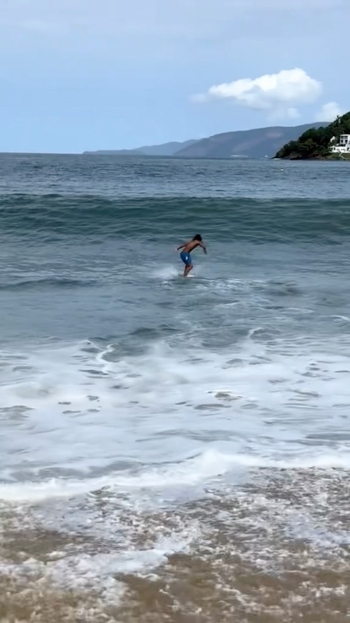 #JasonDeruloTV // Surf ?? #GotPermissionToPost From TT @jlskim63 #FromTheIslands