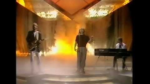 Genesis - Throwing it all away (TV)