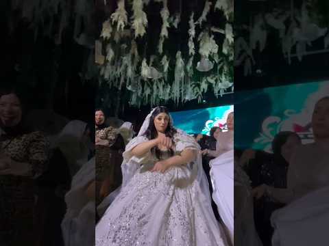 فرحة العروسه مولعه الدنيا والله  اكسبلور افراح فرح عرس رقص عروسه  عروس