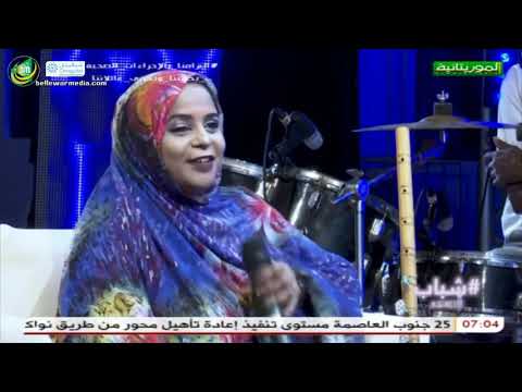شباب مع الفنانة نورة بنت سيمالي وفنان الخدعة البصرية حاتم محمد
