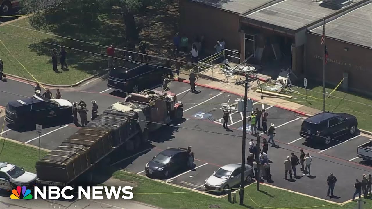 Semi-truck crashes into Texas Department of Safety office Semi-truck crashes into Texas Department of Safety office